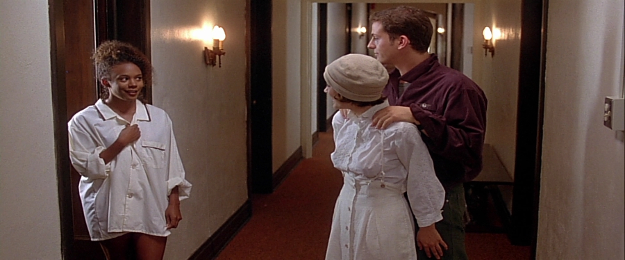 charmed-online-dot-net_EmbraceOfTheVampire1018.jpg