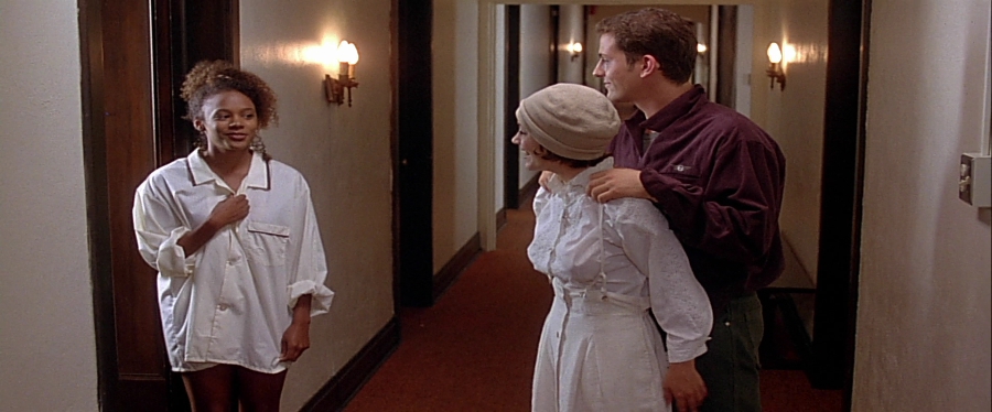 charmed-online-dot-net_EmbraceOfTheVampire1019.jpg