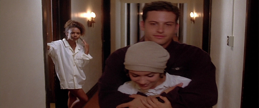 charmed-online-dot-net_EmbraceOfTheVampire1022.jpg