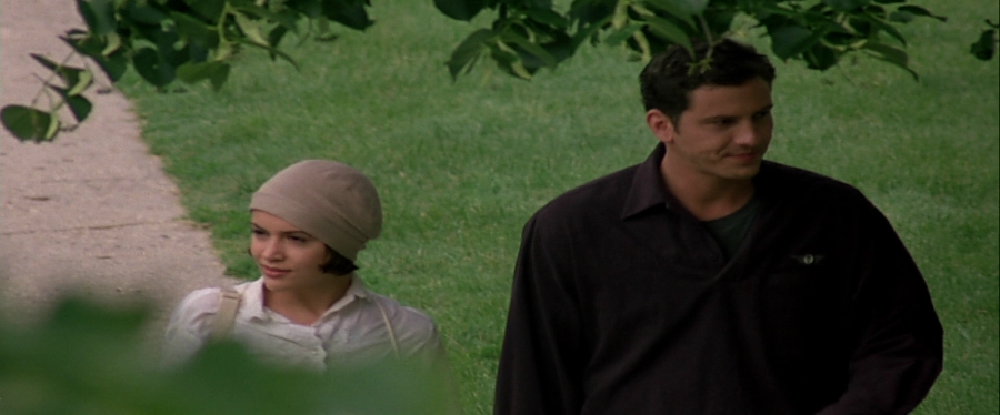charmed-online-dot-net_EmbraceOfTheVampire1029.jpg