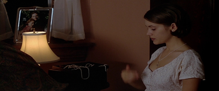 charmed-online-dot-net_EmbraceOfTheVampire1088.jpg