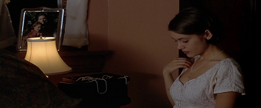 charmed-online-dot-net_EmbraceOfTheVampire1089.jpg