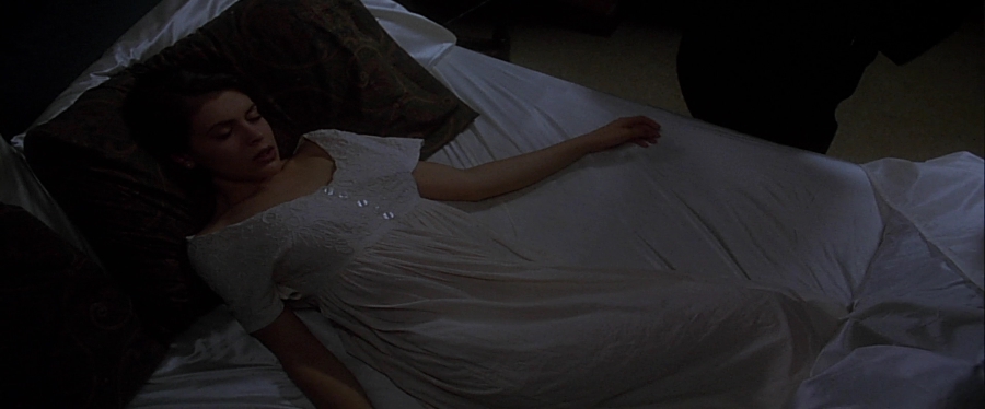 charmed-online-dot-net_EmbraceOfTheVampire1205.jpg
