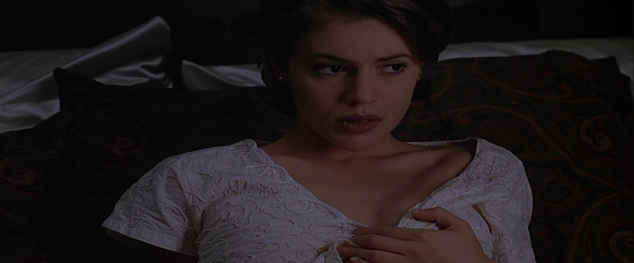 charmed-online-dot-net_EmbraceOfTheVampire1322.jpg