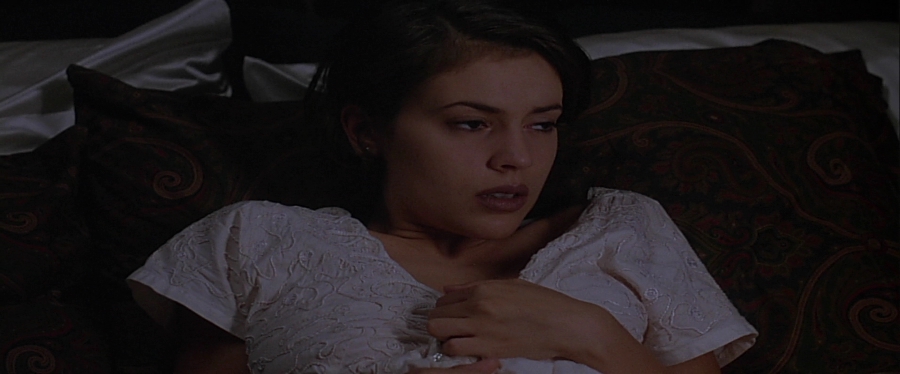 charmed-online-dot-net_EmbraceOfTheVampire1330.jpg