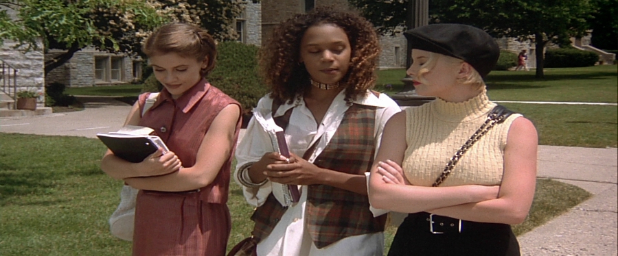 charmed-online-dot-net_EmbraceOfTheVampire1386.jpg