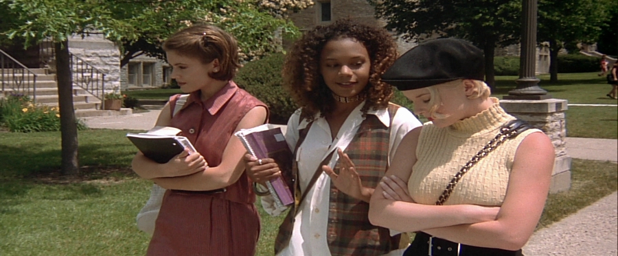 charmed-online-dot-net_EmbraceOfTheVampire1390.jpg