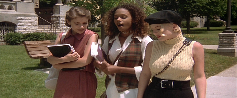charmed-online-dot-net_EmbraceOfTheVampire1397.jpg