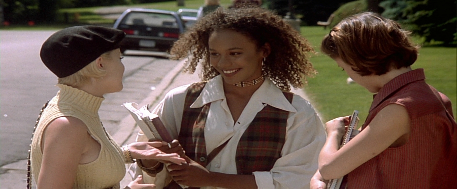 charmed-online-dot-net_EmbraceOfTheVampire1429.jpg