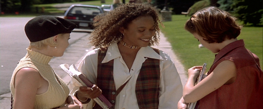 charmed-online-dot-net_EmbraceOfTheVampire1433.jpg