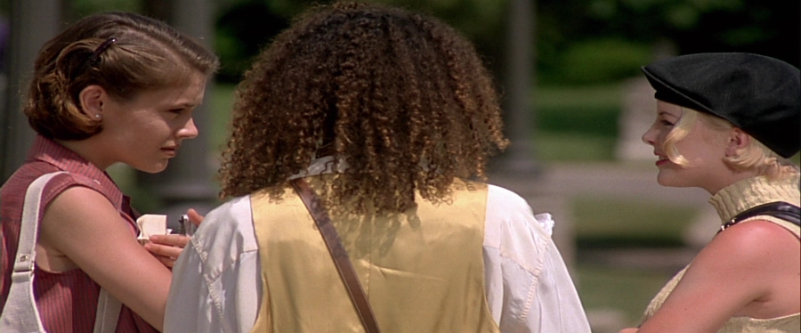 charmed-online-dot-net_EmbraceOfTheVampire1442.jpg