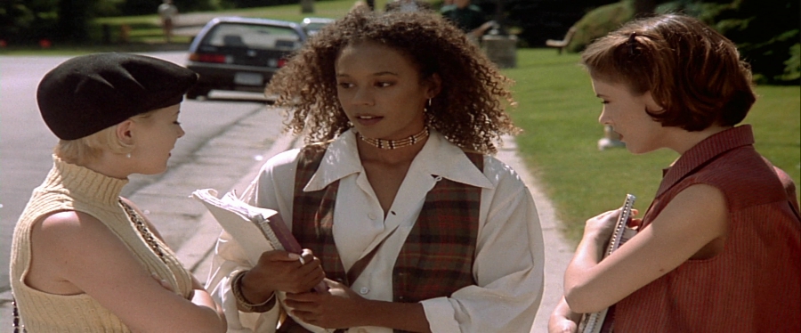 charmed-online-dot-net_EmbraceOfTheVampire1447.jpg