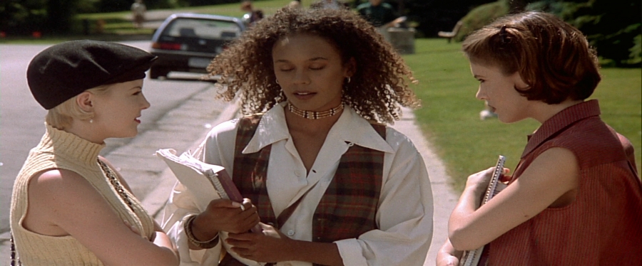 charmed-online-dot-net_EmbraceOfTheVampire1449.jpg