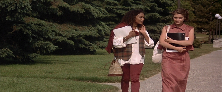 charmed-online-dot-net_EmbraceOfTheVampire1480.jpg
