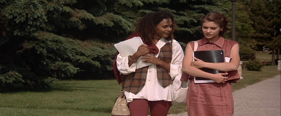 charmed-online-dot-net_EmbraceOfTheVampire1483.jpg