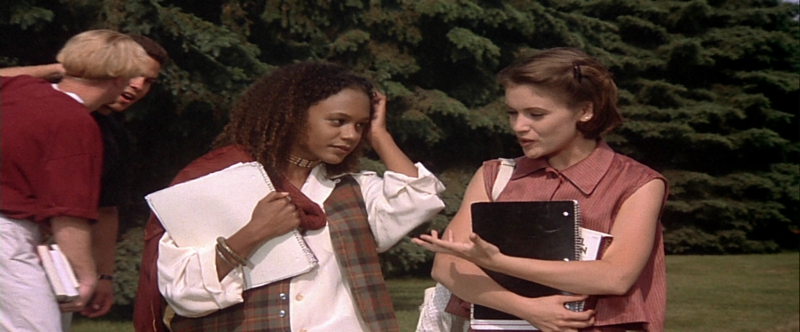 charmed-online-dot-net_EmbraceOfTheVampire1487.jpg