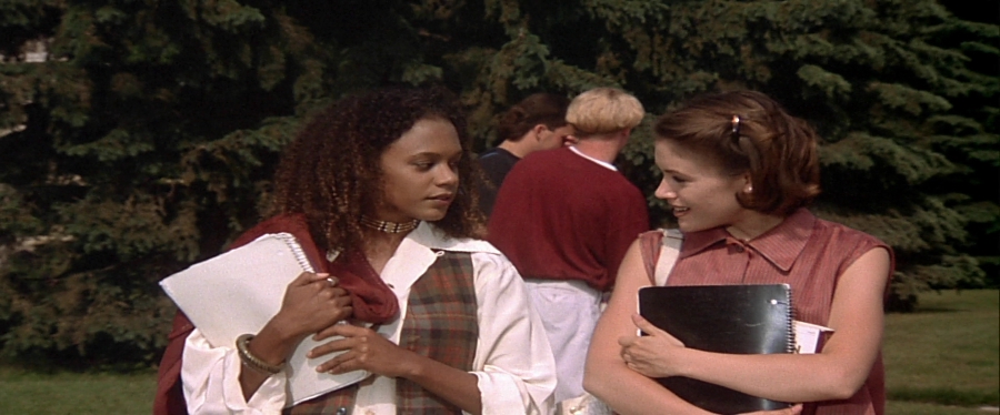 charmed-online-dot-net_EmbraceOfTheVampire1491.jpg