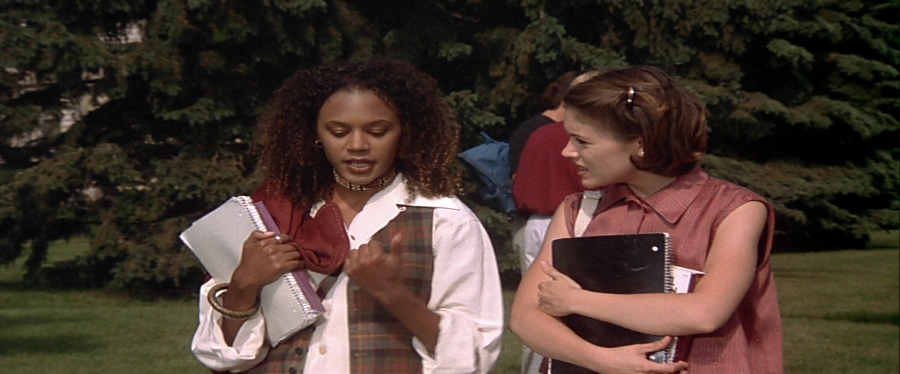 charmed-online-dot-net_EmbraceOfTheVampire1492.jpg
