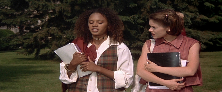 charmed-online-dot-net_EmbraceOfTheVampire1493.jpg