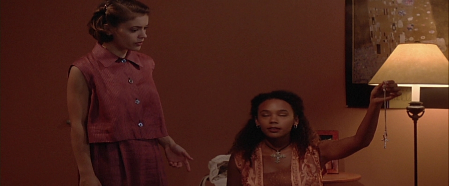 charmed-online-dot-net_EmbraceOfTheVampire1612.jpg