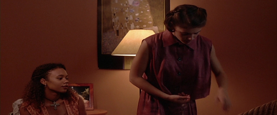 charmed-online-dot-net_EmbraceOfTheVampire1621.jpg