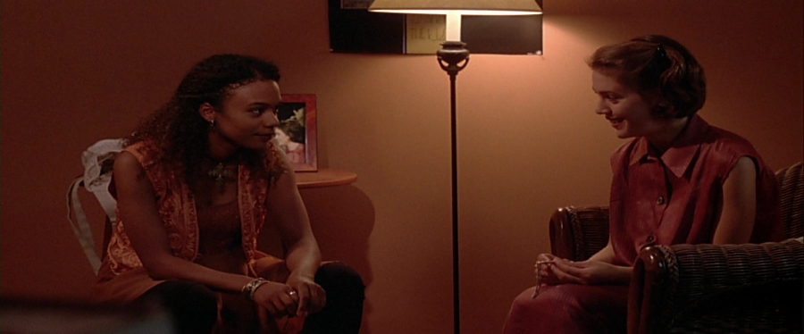 charmed-online-dot-net_EmbraceOfTheVampire1635.jpg