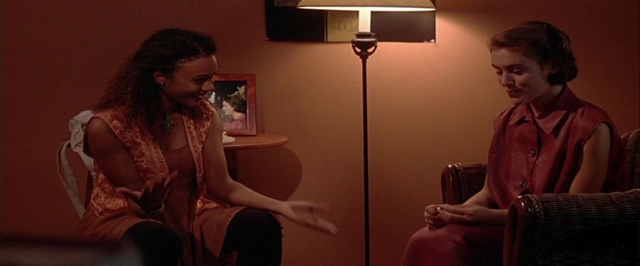 charmed-online-dot-net_EmbraceOfTheVampire1641.jpg
