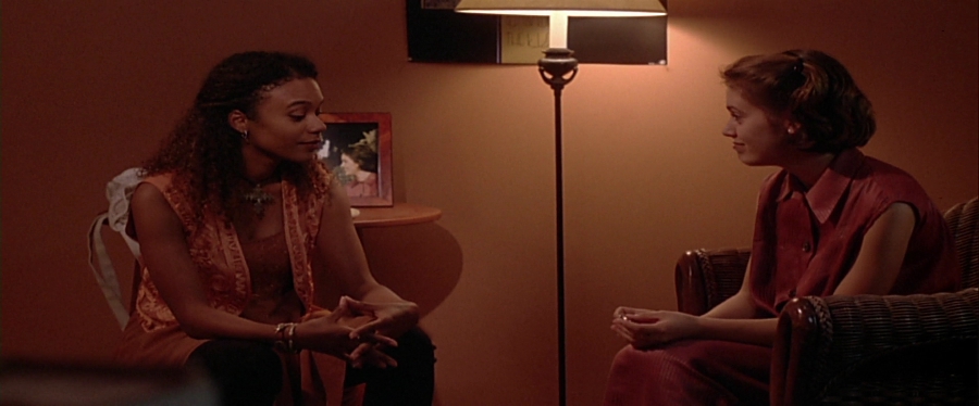 charmed-online-dot-net_EmbraceOfTheVampire1643.jpg