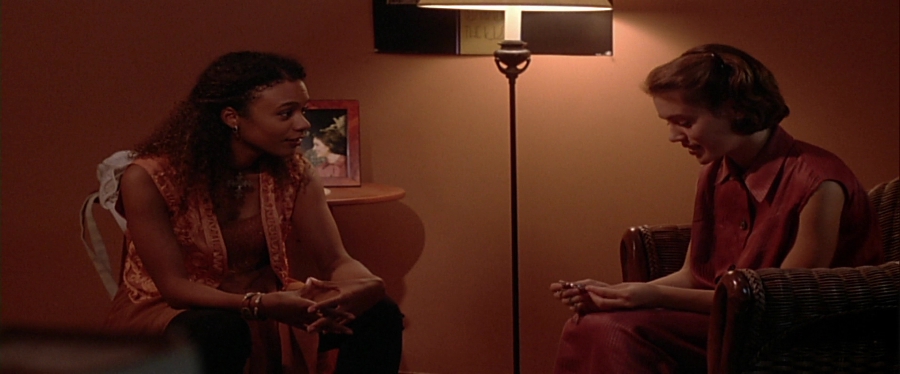 charmed-online-dot-net_EmbraceOfTheVampire1645.jpg