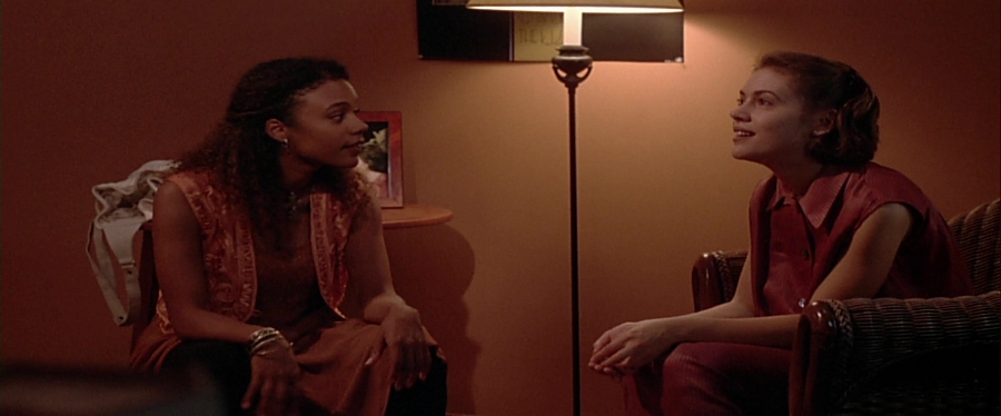 charmed-online-dot-net_EmbraceOfTheVampire1681.jpg