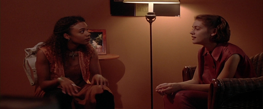 charmed-online-dot-net_EmbraceOfTheVampire1682.jpg