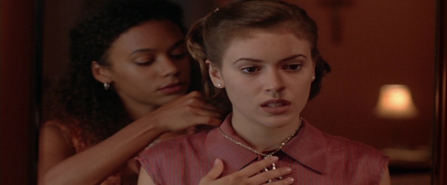 charmed-online-dot-net_EmbraceOfTheVampire1707.jpg