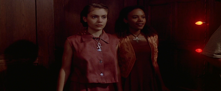 charmed-online-dot-net_EmbraceOfTheVampire1732.jpg