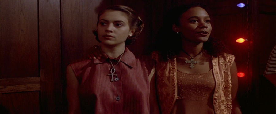 charmed-online-dot-net_EmbraceOfTheVampire1733.jpg