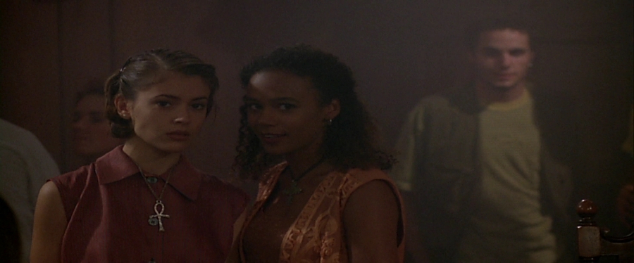 charmed-online-dot-net_EmbraceOfTheVampire1746.jpg