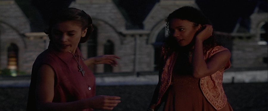 charmed-online-dot-net_EmbraceOfTheVampire2055.jpg