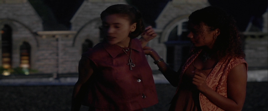 charmed-online-dot-net_EmbraceOfTheVampire2057.jpg