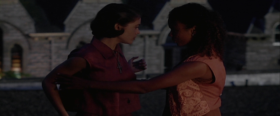 charmed-online-dot-net_EmbraceOfTheVampire2058.jpg