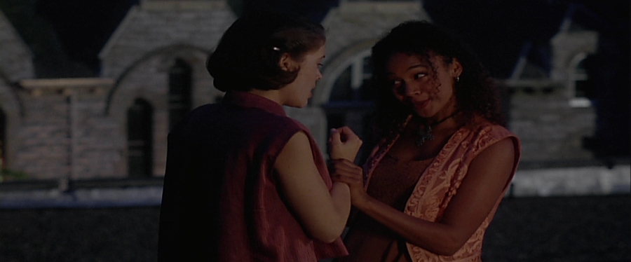 charmed-online-dot-net_EmbraceOfTheVampire2062.jpg