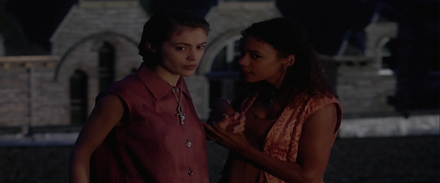 charmed-online-dot-net_EmbraceOfTheVampire2072.jpg