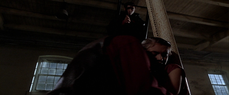 charmed-online-dot-net_EmbraceOfTheVampire2133.jpg