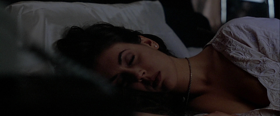 charmed-online-dot-net_EmbraceOfTheVampire2249.jpg
