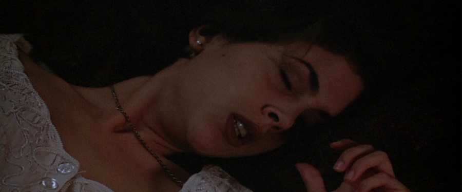charmed-online-dot-net_EmbraceOfTheVampire2568.jpg