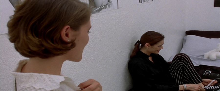 charmed-online-dot-net_EmbraceOfTheVampire2776.jpg