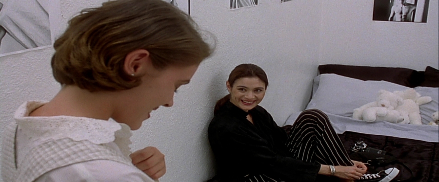 charmed-online-dot-net_EmbraceOfTheVampire2778.jpg