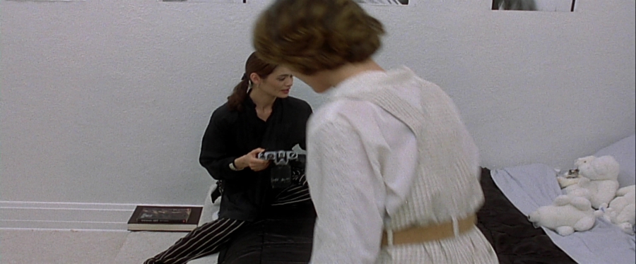 charmed-online-dot-net_EmbraceOfTheVampire2846.jpg