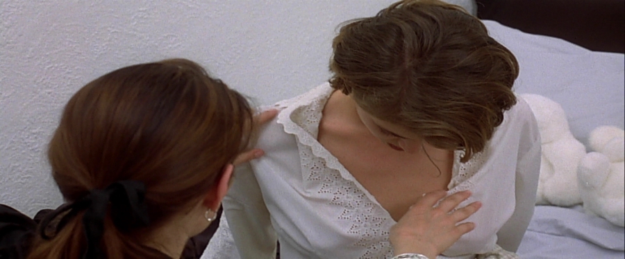 charmed-online-dot-net_EmbraceOfTheVampire2887.jpg