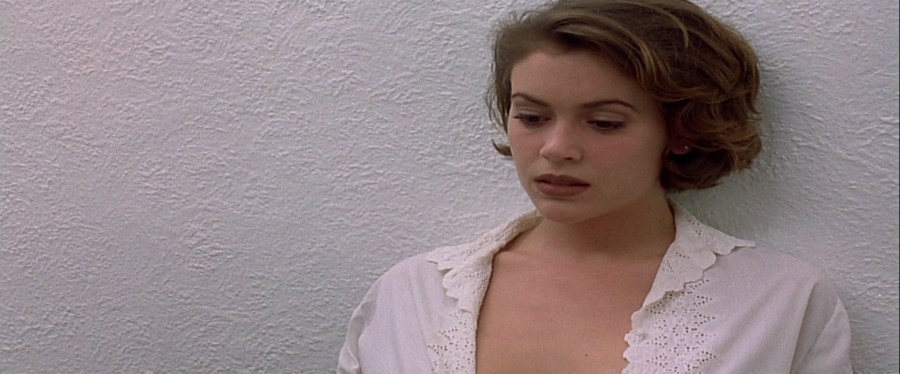 charmed-online-dot-net_EmbraceOfTheVampire2978.jpg