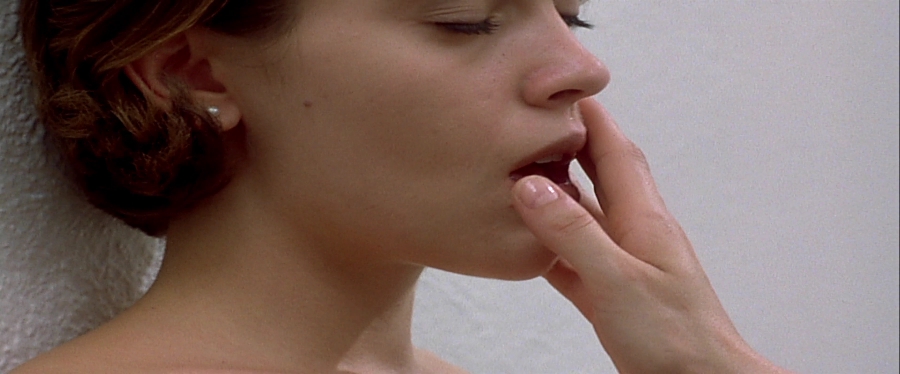 charmed-online-dot-net_EmbraceOfTheVampire3038.jpg