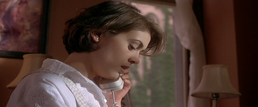 charmed-online-dot-net_EmbraceOfTheVampire3183.jpg